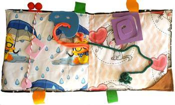 Na podwórku. Książeczka sensoryczno-manipulacyjna